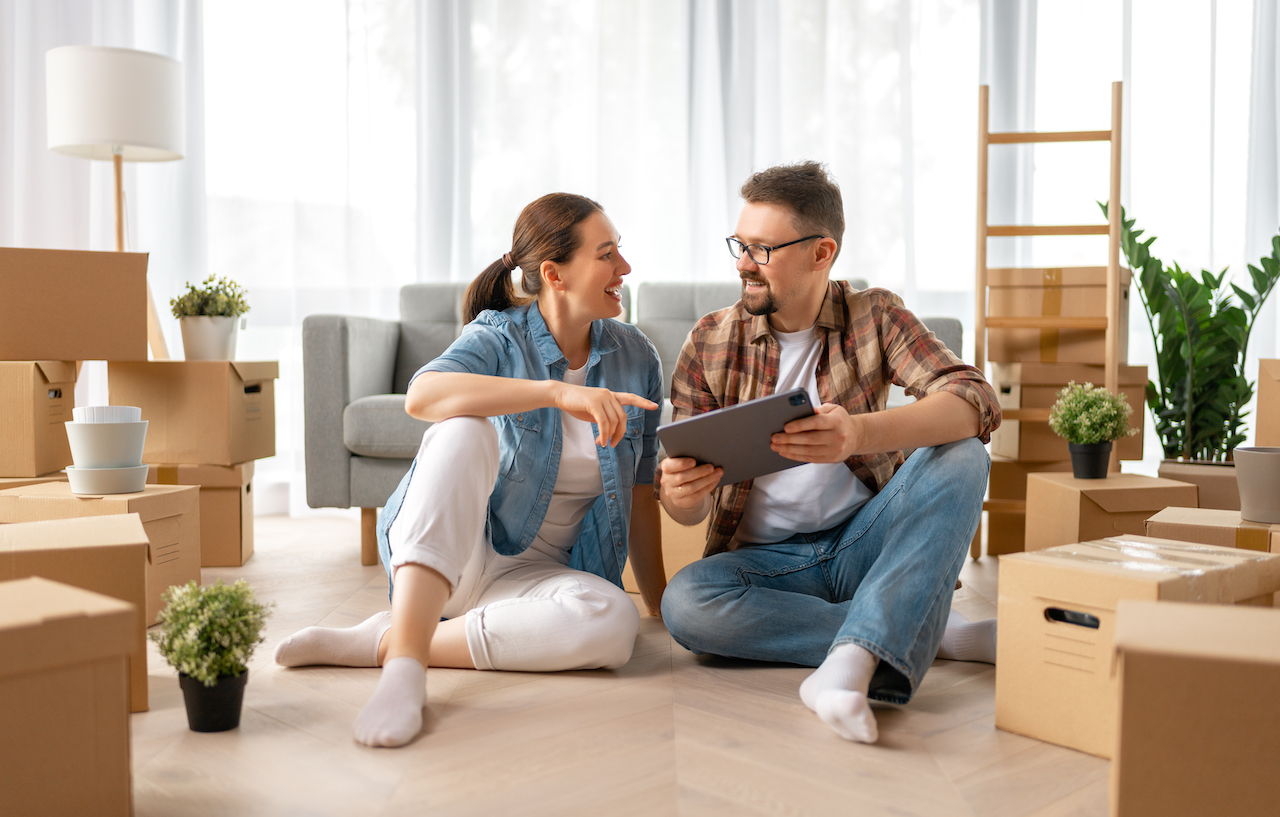 couple taking a break from moving to make the move stress free